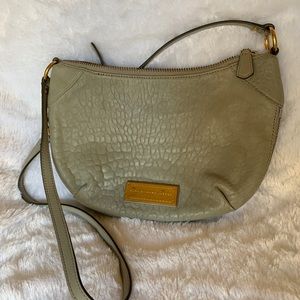 MARC BY MARC JACOBS grey pebbled leather crossbody